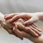 Ätherische Öle in der Begleitung alter Menschen